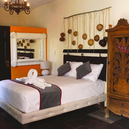 Casa Aluxes Hotel Valladolid  Bagian luar foto