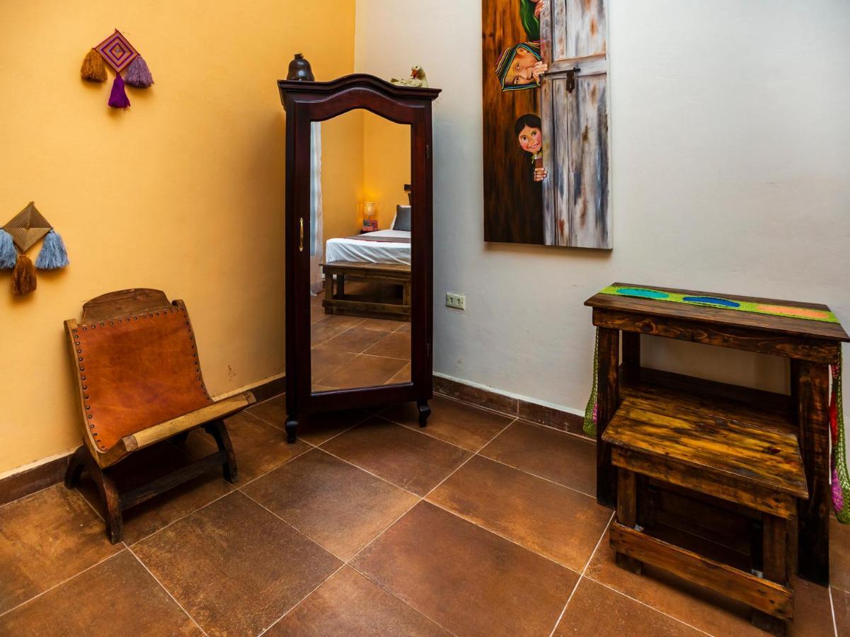 Casa Aluxes Hotel Valladolid  Bagian luar foto