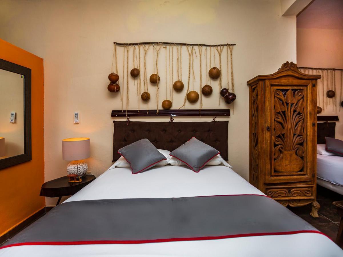 Casa Aluxes Hotel Valladolid  Bagian luar foto