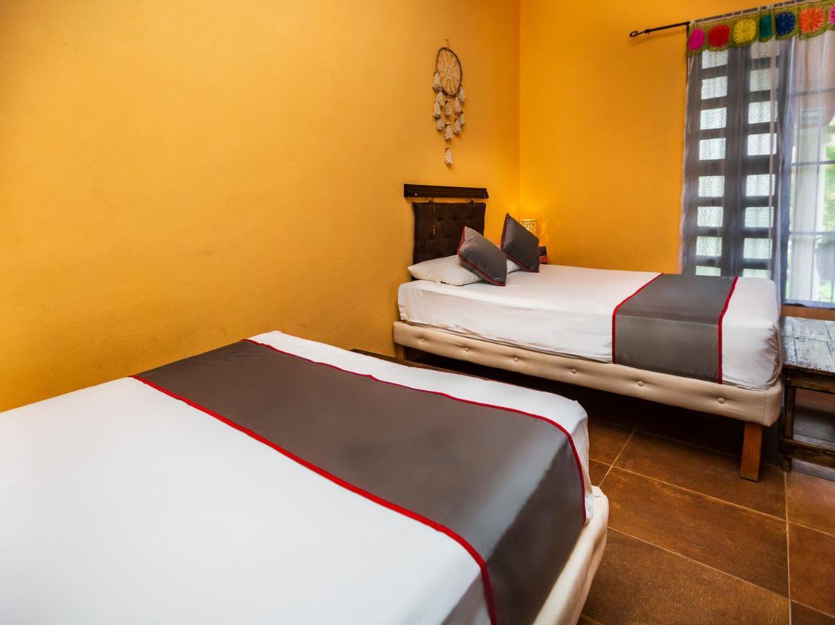 Casa Aluxes Hotel Valladolid  Bagian luar foto