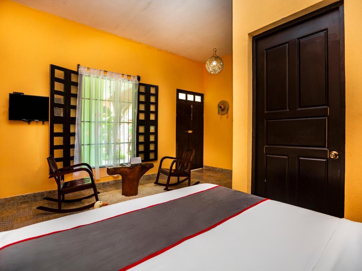 Casa Aluxes Hotel Valladolid  Bagian luar foto
