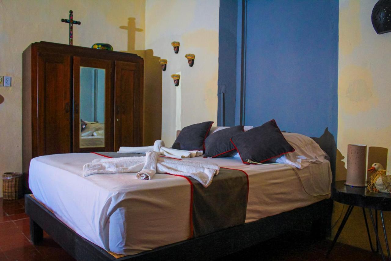 Casa Aluxes Hotel Valladolid  Bagian luar foto
