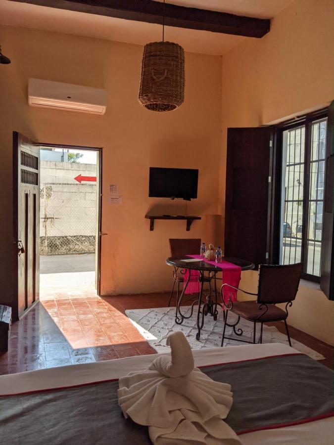 Casa Aluxes Hotel Valladolid  Bagian luar foto