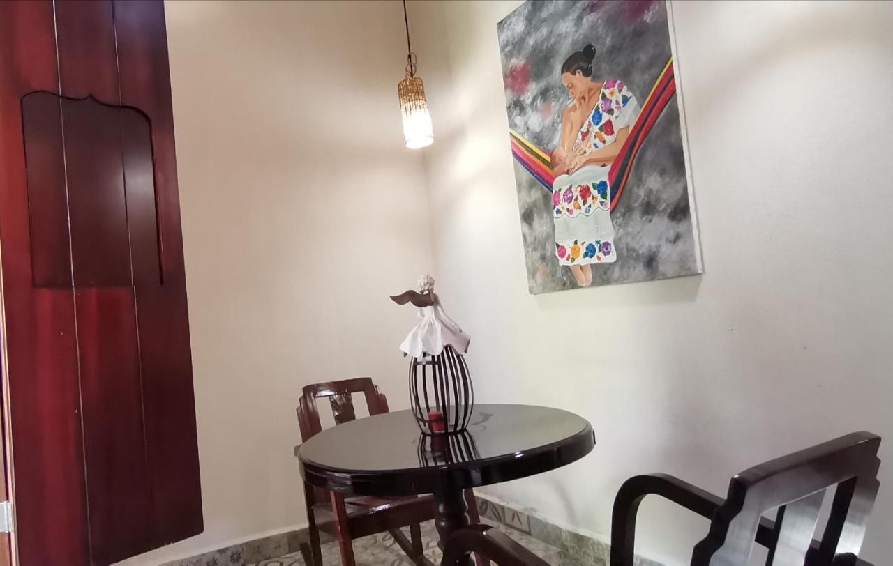 Casa Aluxes Hotel Valladolid  Bagian luar foto
