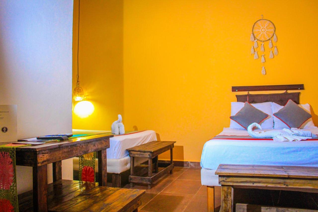 Casa Aluxes Hotel Valladolid  Bagian luar foto