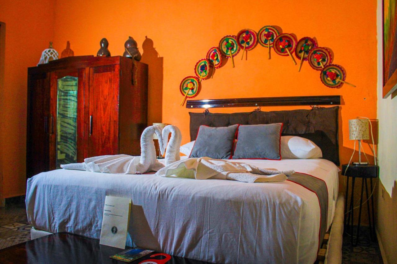 Casa Aluxes Hotel Valladolid  Bagian luar foto