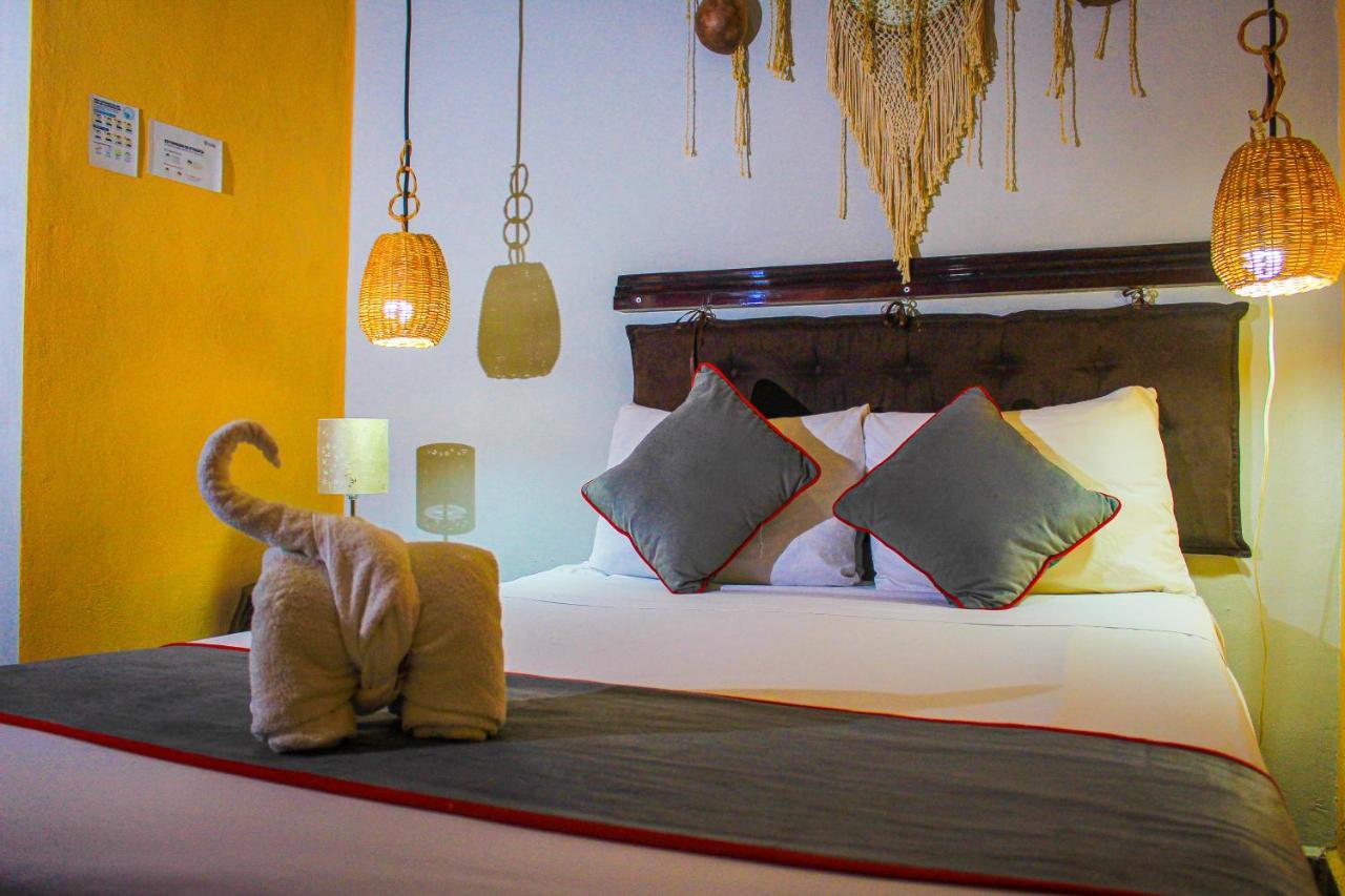 Casa Aluxes Hotel Valladolid  Bagian luar foto