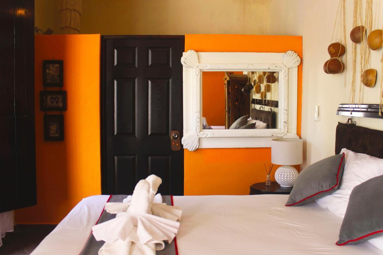 Casa Aluxes Hotel Valladolid  Bagian luar foto