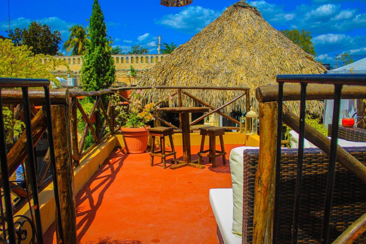 Casa Aluxes Hotel Valladolid  Bagian luar foto