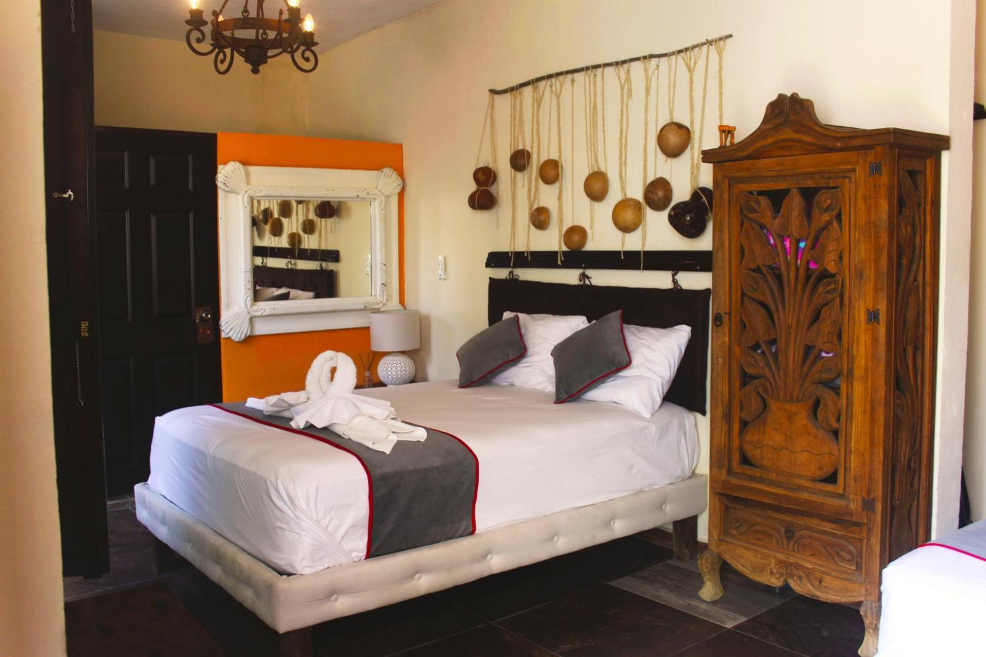 Casa Aluxes Hotel Valladolid  Bagian luar foto